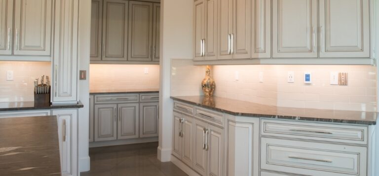 10 Custom Kitchen Cabinet Ideas That Maximize Storage in Edmonton Homes